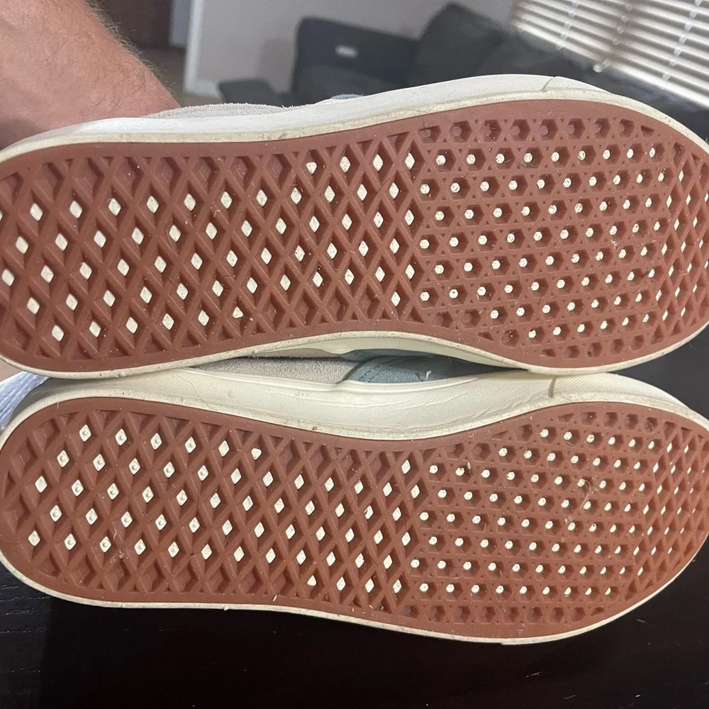 Vans - Picture 2 of 4